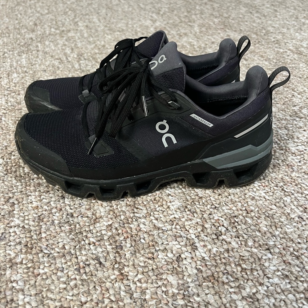 On Running Black and Gray Athletic Shoes women’s size 11